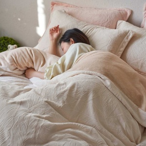 Juego de cuatro piezas de terciopelo tallado MM A-class, con relleno de leche espesado, cubrecama de lujo cálido para invierno, se puede usar sin ropa, ropa de cama de terciopelo. - Product Image 6