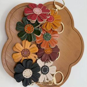 Pu Leather Keychain Creative Daisy Flower Bag <b>Charm</b> Chrysanthemum <b>Charms</b> <b>Keyring</b> for Purse - Product Image 3