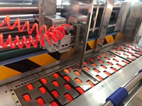 Máquina Automática de Corte y Ranurado Flexográfico para Cajas de Cartón Corrugado de Velocidad Media