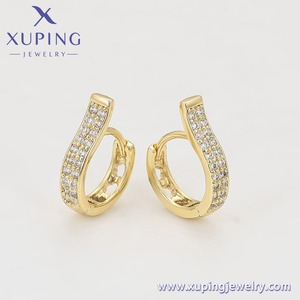 X001228225 XUPING Venta al por mayor <span class=keywords><strong>Pendientes</strong></span> de aro modernos en forma de U con circonitas pavé chapados en <span class=keywords><strong>oro</strong></span> de 14K para mujer - Product Image 3