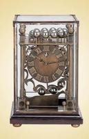 Horloge de table à mouvement mécanique en laiton antique français, à gravité, à boule tombante visible, avec plateforme d'échappement et base standard