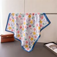 Écharpe carrée en fausse soie personnalisée pour femme, imprimé plumes et coquillages, foulard, écharpe de tête, foulard pour cheveux, petit châle élégant