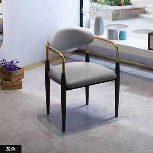 Silla de comedor moderna tapizada en cuero con reposabrazos dorados y patas negras para uso en el hogar, oficina o restaurante. - Product Image 2