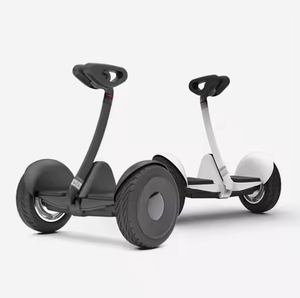 Scooter de dos ruedas con equilibrio automático inteligente Ninebot L6 Scooter eléctrico de equilibrio de 10,5 pulgadas para adultos y niños - Product Image 1