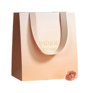 Sacs en papier cadeau blancs et oranges personnalisés avec logo OEM, imprimés, avec ruban et poignée en corde kraft, sacs en papier pour le shopping - Product Image 3