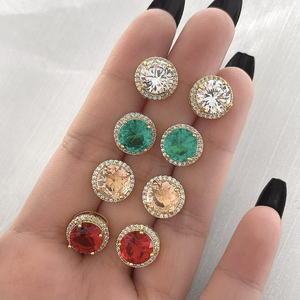 Boucles d'oreilles clous halo en zircon cubique rond de 8 mm, plaquées or, disponibles en différentes couleurs, bijoux quotidiens pour femmes - Product Image 1