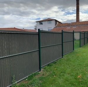 Marco de hierro a prueba de agua 3D Curved Nature Screen Fence Square Plastic Slat Privacy Trills Wire Gate - Product Image 2