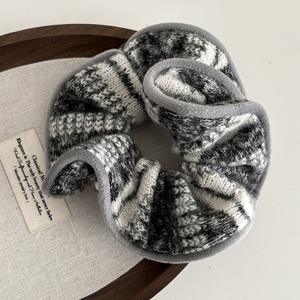 ยางรัดผมแบบถักทอสีทึบแนววินเทจ - Product Image 1