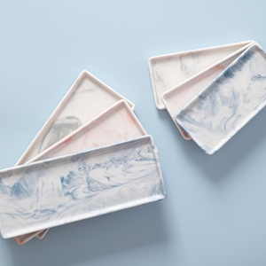 طبق عشاء فاخر من السيراميك الرخامي للمنزل، طبق بورسلين مستطيل لعرض الحلويات والوجبات الخفيفة في حفلات الزفاف - Product Image 1