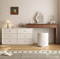 Coiffeuse moderne en pin massif couleur crème avec station de maquillage, design durable pour chambre d'appartement de petite taille