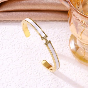 Bracciale a Polsino Aperto con Lettera H in Cristallo, Placcato Oro e Argento, in Acciaio Inossidabile, Gioielli di Moda per Donna - Product Image 6