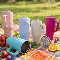 Grosir kustom Logo 30oz baja nirkarat anti bocor Tumbler vakum terisolasi cangkir kopi Flip jerami Tumbler dengan pegangan