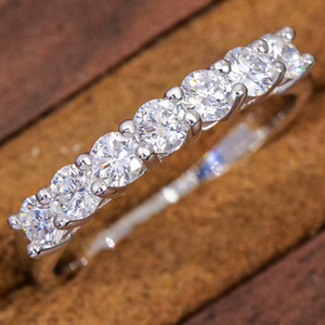 Bague de mariage et d'anniversaire pour femme, 7 pierres, diamant de laboratoire taille brillant couleur D, argent 925 plaqué rhodium, certifiée IGI, classique - Product Image 2