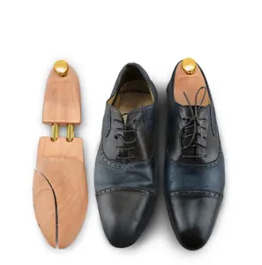 Alberi per scarpe di lunghezza regolabile all'ingrosso supporto per barella per scarpe in legno di pino e asciutto per scarpe e Display