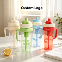 Bouteille d'eau sport réutilisable en plastique esthétique de 900 ml avec poignée, paille et filtre à fruits, personnalisable avec logo, vente en gros OEM