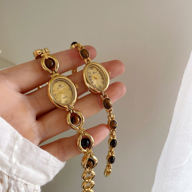 Gold Medieval Women's Watch, Inlaid with Gemstones Luxurious and High-end Vintage Style Elegant Charm Hand Jewelry