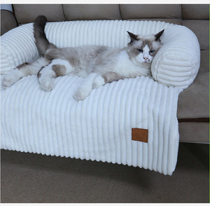 <span class=keywords><strong>2026</strong></span> Neues gestreiftes Kaninchenfell-Hunde bett U-förmiges Kissen Hunde bett Abnehmbare wasch bare Haustier matte Katzen sofa matte - Product Image 5