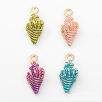 Pendentif spirale coquillage peint en alliage doré à boucle unique pour cadeaux de mariage à la plage