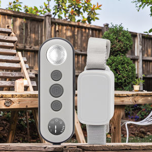 Collar de Adiestramiento de Agilidad para Perros Electrónico de Nailon y Plástico de Moda PT-520 con Control Remoto, Función de Spray Antiladridos, Resistente al Agua - Product Image 1