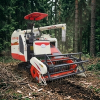 Moissonneuse-broyeuse de paille mini sur chenilles à double tambour stable pour champs agricoles en vallée boueuse