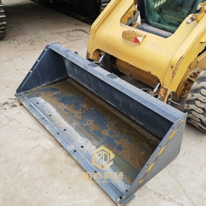 รถตักล้อยาง CAT 246C มือสอง พร้อมอุปกรณ์ขุดดินทั้งสองด้าน เหมาะสำหรับงานก่อสร้าง รถตักล้อยางแบบสกิดสเตียร์ - Product Image 3