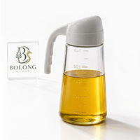 Bouteille Distributrice d'Huile en Verre Cylindrique 600ml avec Logo Personnalisé, Bouchon à Vis, Poignée, Bec Anti-Goutte et Échelle de Mesure pour Liquides – Vente en Gros