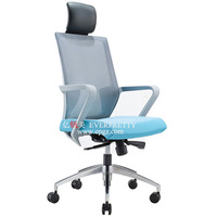 Mobilier de bureau Mobilier de bureau moderne pour le personnel Chaise en mousse pour réunion Chaise de visiteur à cadre en fer solide avec accoudoir à vendre