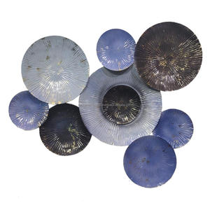 Petites et grandes plaques de cercles dorés Décoration murale de luxe en métal - Product Image 6