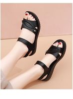 Nouvelles sandales d'été confortables pour femmes d'âge mûr, plates, tendance, à semelle souple antidérapante, motif feuille, toutes saisons