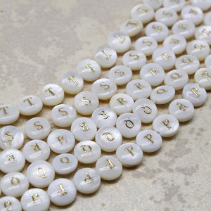 Perline con Lettere in Conchiglia Naturale Bianca da 8mm con Foro Completo - Offerta Speciale - Product Image 3