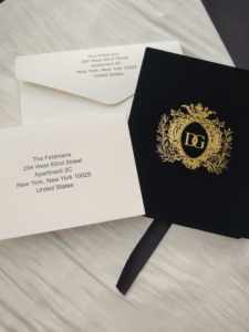 Invitations de la Sainte <span class=keywords><strong>Communion</strong></span> en velours noir Impression de l'invitation de mariage en acrylique avec enveloppes en velours Impression de feuille d'or Cartes RSVP - Product Image 6