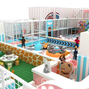 Parc de jeux intérieur pour enfants avec trampoline, château gonflable et équipements de sport - Product Image 4