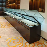 Vitrine de présentation de montres en verre noir et bois, design moderne et personnalisé, vitrine de musée, présentoir sur mesure