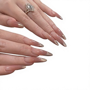Ongles à presser dégradés rose nude brillant, forme amande, pour un look de salon prêt-à-porter - Product Image 1