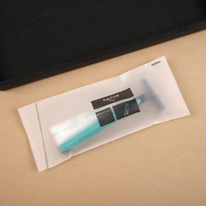 Набор одноразовых туалетных принадлежностей для отелей с мягким пленочным покрытием и напечатанным логотипом, комплект для ванной комнаты для гостевых домов и номеров - Product Image 2