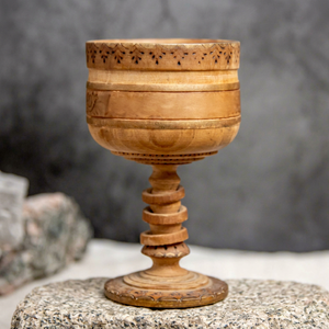 NEHA ENTERPRISES Gobelet en bois fait main avec motif vintage en relief, compatible lave-vaisselle, capacité 301-500 ml, idéal pour les soirées vin - Product Image 1