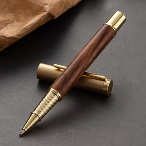 高級ビジネスギフトセット、カスタムロゴ入りゴールドメタル木製ボールペン、黒インク0.7mm、ホテル向けノベルティサインペン、ホットセール中 - Product Image 1
