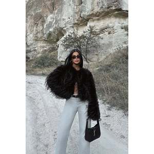 Veste en fourrure de vison noir, boutons décoratifs vintage, fermeture simple boutonnage, coupe ajustée, matière extérieure en soie teinte et laine, motif imprimé - Product Image 6