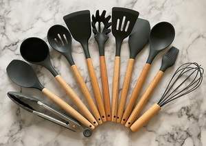 Ensemble d'accessoires de cuisine en silicone de 14 pièces avec poignées en bois, outils et ustensiles de cuisine pour la maison - Product Image 2