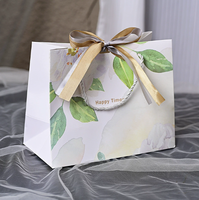 Sacs cadeaux en papier personnalisés classiques recyclables romantiques à fleurs imperméables réutilisables écologiques avec ruban et cordon de serrage rose clair pivoine