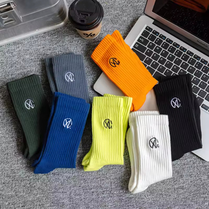Chaussettes personnalisées en gros pour hommes et femmes – Chaussettes en coton de haute qualité OEM – Échantillon de broderie gratuit disponible - Product Image 2