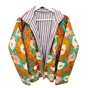Chaqueta Acolchada al por Mayor con Bordado Floral, Cuello Mandarín, Manga Larga, Algodón Transpirable Ecológico de 700 g, Otoño - Product Image 1
