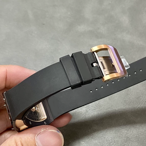 Montre mécanique de luxe pour femme style RM 07-01, boîtier tonneau serti de diamants, montre sport en céramique noire, bracelet en caoutchouc, design à liseré - Product Image 4