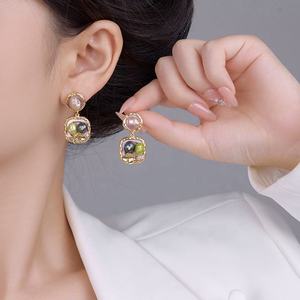 Pendientes de Perlas de Imitación Chapados en Oro para Mujer, Diseño Geométrico de Borla Larga, Estilo Retro de Lujo, Regalo - Product Image 2