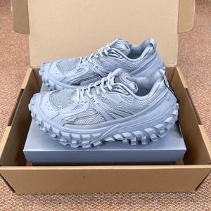 Baskets décontractées style randonnée en maille épaisse et synthétique à lacets avec semelle robuste pour hommes et femmes, idéales pour le streetwear - Product Image 1