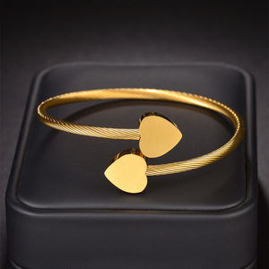 Nouveau <span class=keywords><strong>Bracelet</strong></span> Charms Confortable et Réglable en <span class=keywords><strong>Fil</strong></span> d'Acier Inoxydable Double Cœur Personnalisé DIY avec Lettre et Nom - Product Image 4