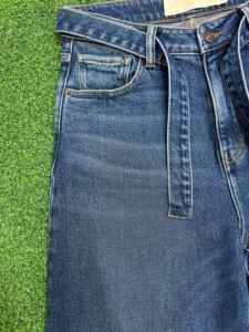 Pantalones vaqueros lavados de mezclilla, pantalones vaqueros rectos con bigotes, pantalones OEM ODM para mujer - Product Image 4