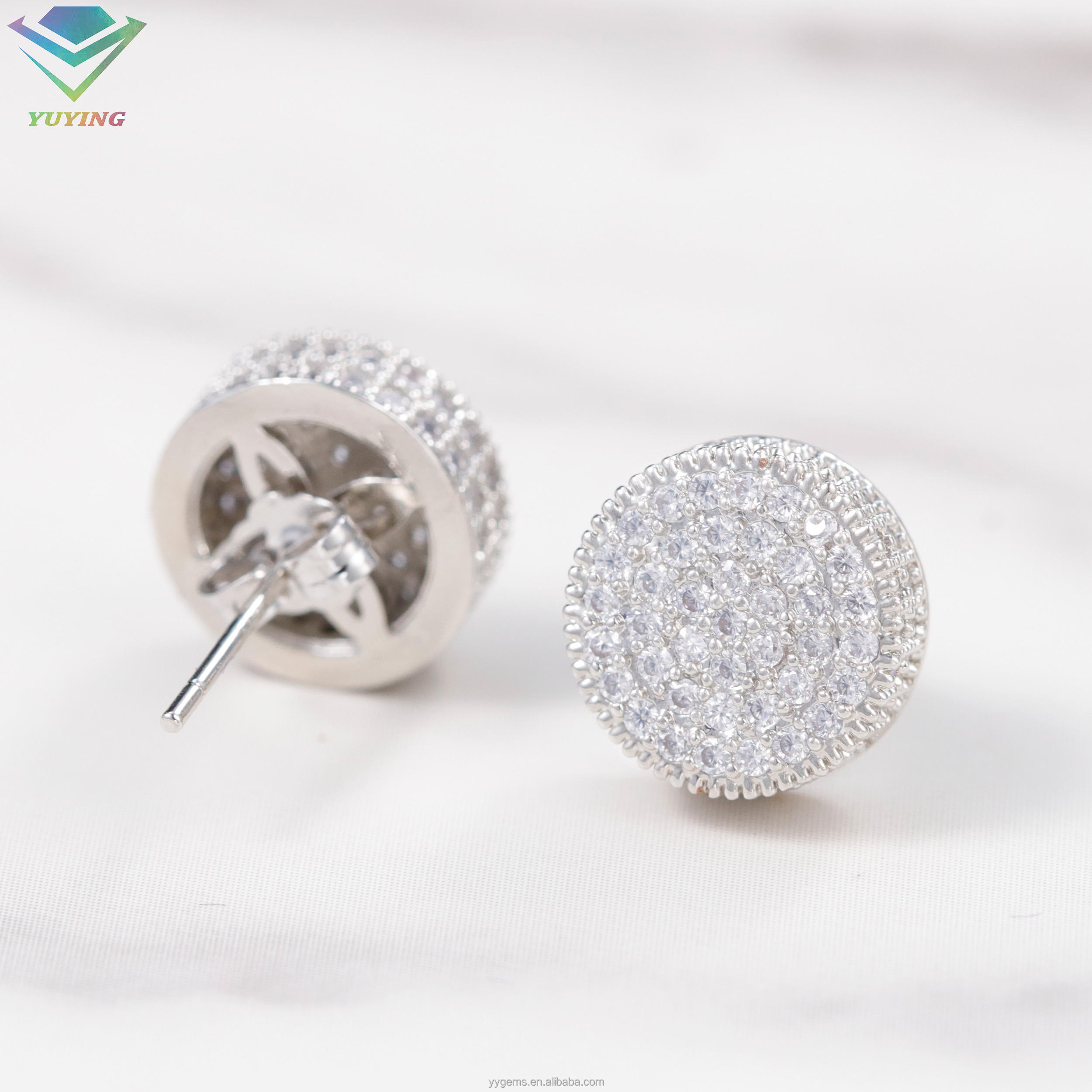 Round stud earring