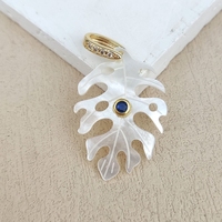 Pendentif en pierres précieuses en gros avec zircon incrusté, feuille de Monstera en nacre naturelle, pendentif coquillage pour colliers