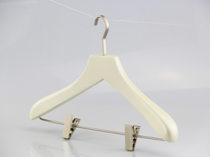 YT Custom Logo di lusso appendiabiti in legno fabbrica modelli caldi usati vestiti per negozio di abbigliamento - Product Image 4